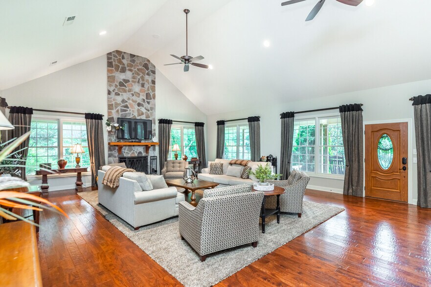 More Photos Of 565 Owens Gin Rd NE, Calhoun Lodge Meeting Hall For Sale