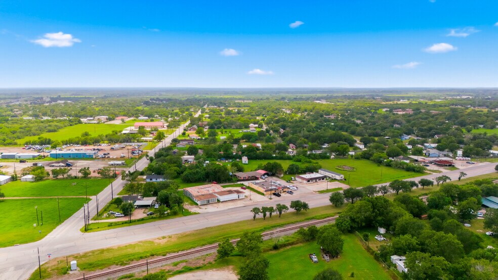 More Photos Of 4107 Port Lavaca Dr, Victoria Showroom For Sale