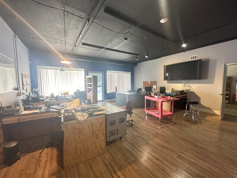 More Photos Of 2322-2324 O St, Lincoln Storefront For Sale