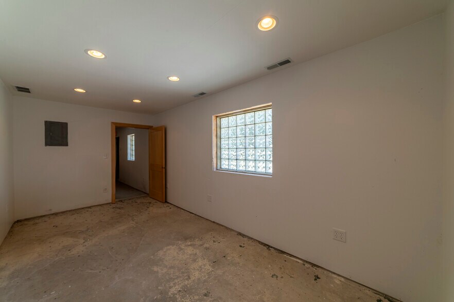 More Photos Of 707 Sheridan Ave, Michigan City Flex For Sale