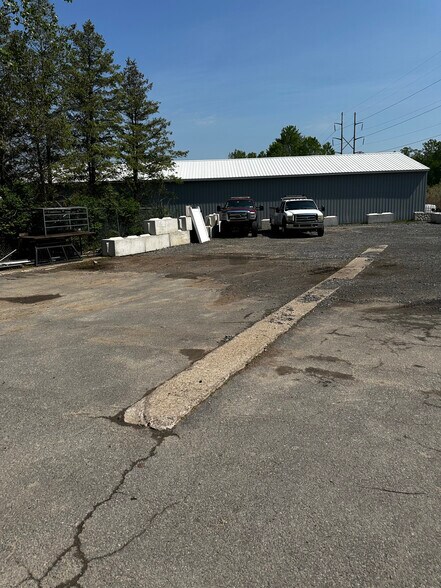 More Photos Of 7704 Maltlage Dr, Bayberry Flex For Sale