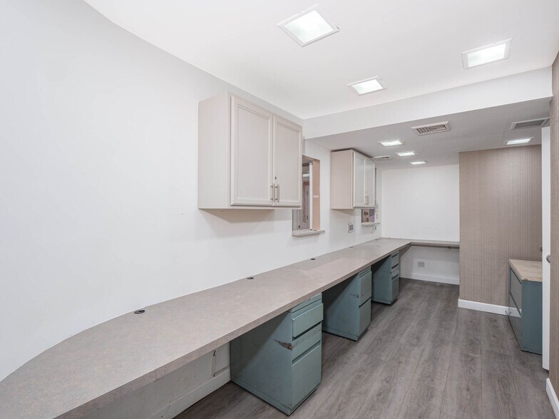 More Photos Of 116 Central Park S, New York Apartments For Lease