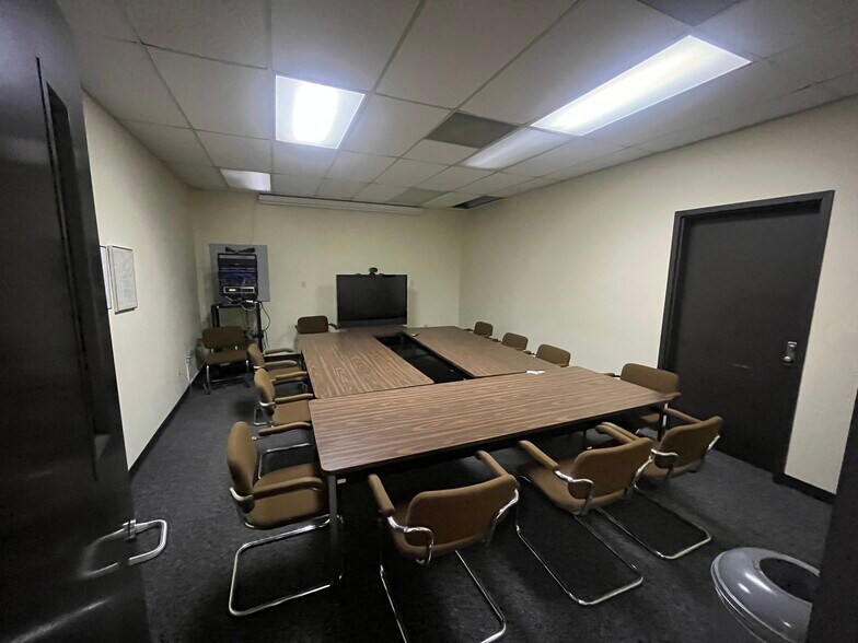 More Photos Of 2401 Chicago St, Valparaiso Telecom Hotel Data Hosting For Lease