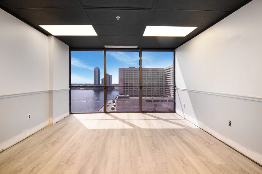 More Photos Of 233 E Bay St, Jacksonville Office For Lease