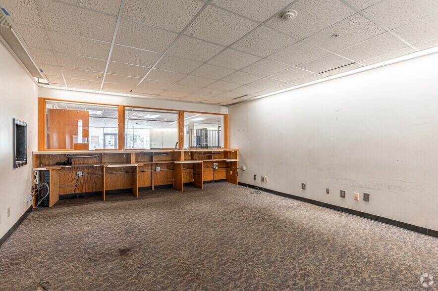 More Photos Of 325 S Fairground St, Marietta Office For Sale