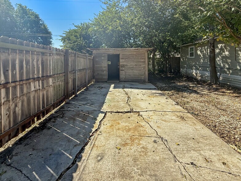 More Photos Of 703 E Main St, Little River Academy Flex For Sale