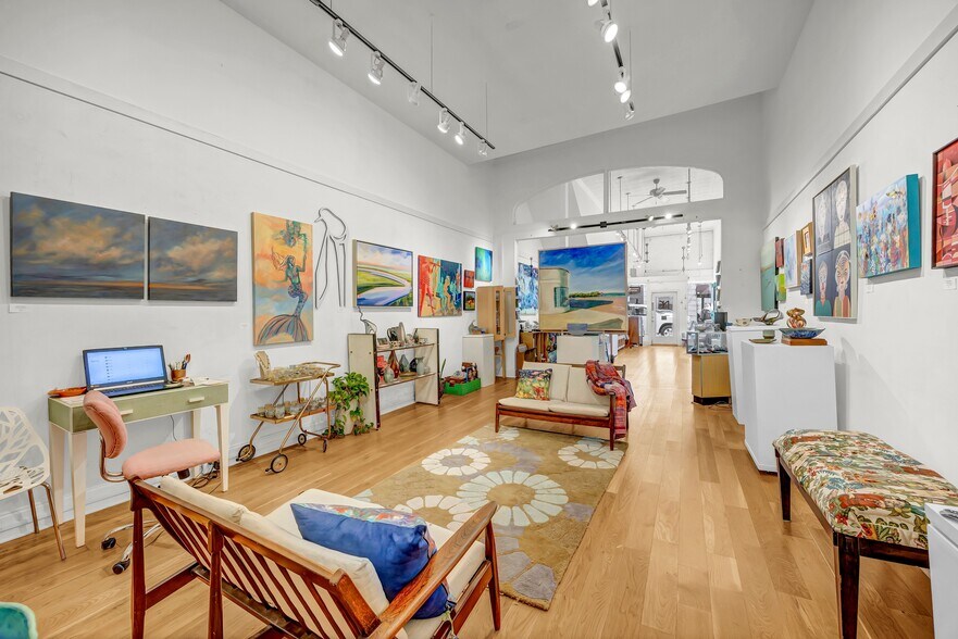 More Photos Of 271 N Front St, Wilmington General Retail For Sale