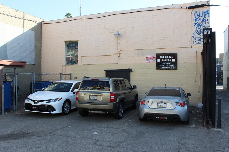 More Photos Of 5645 Hollywood Blvd, Hollywood Storefront For Lease