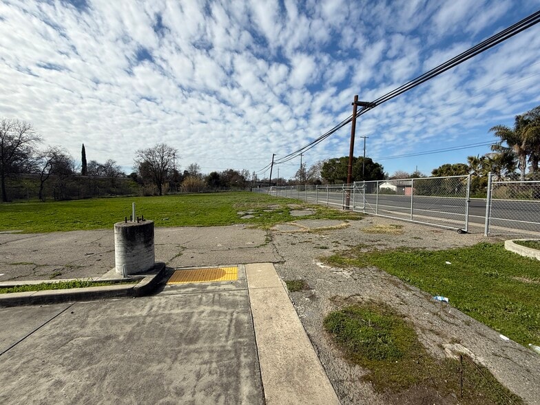 More Photos Of 1625 Sacramento Ave, West Sacramento Storefront For Sale
