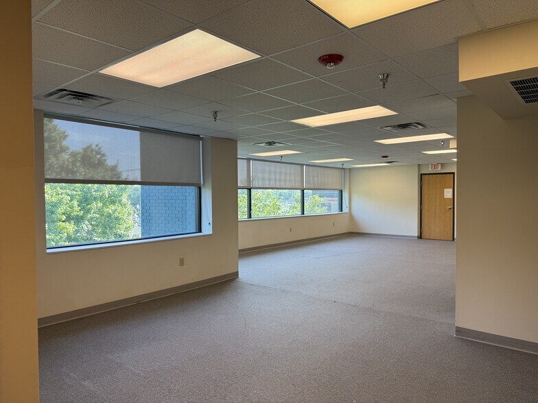 More Photos Of 1911 S National Ave, Springfield Medical For Lease
