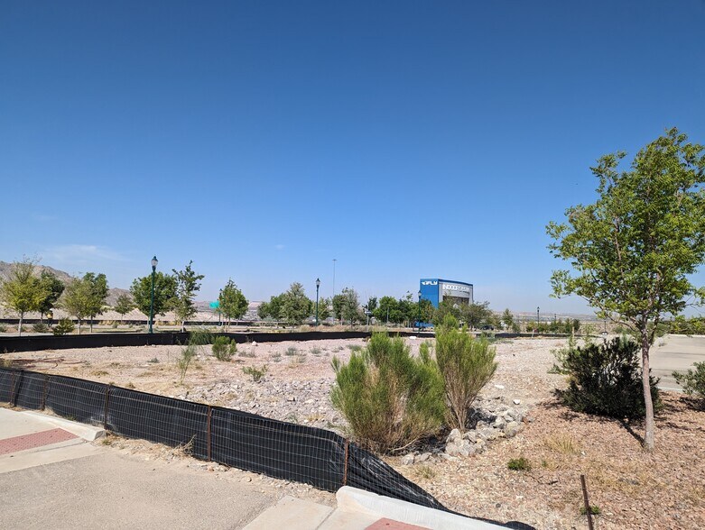 More Photos Of 400-420 Vin Rambla, El Paso Land For Sale