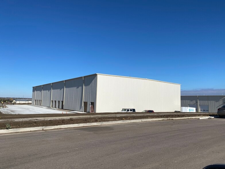 More Photos Of 4100 E Producer Ln, Sioux Falls Distribution For Lease