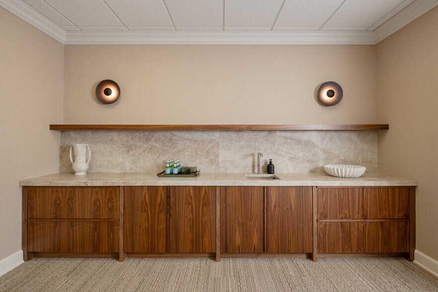 More Photos Of 1213 Culbreth Dr, Wilmington Office For Lease