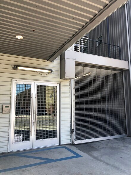 More Photos Of 2332 Cotner Ave, Los Angeles Loft Creative Space For Lease