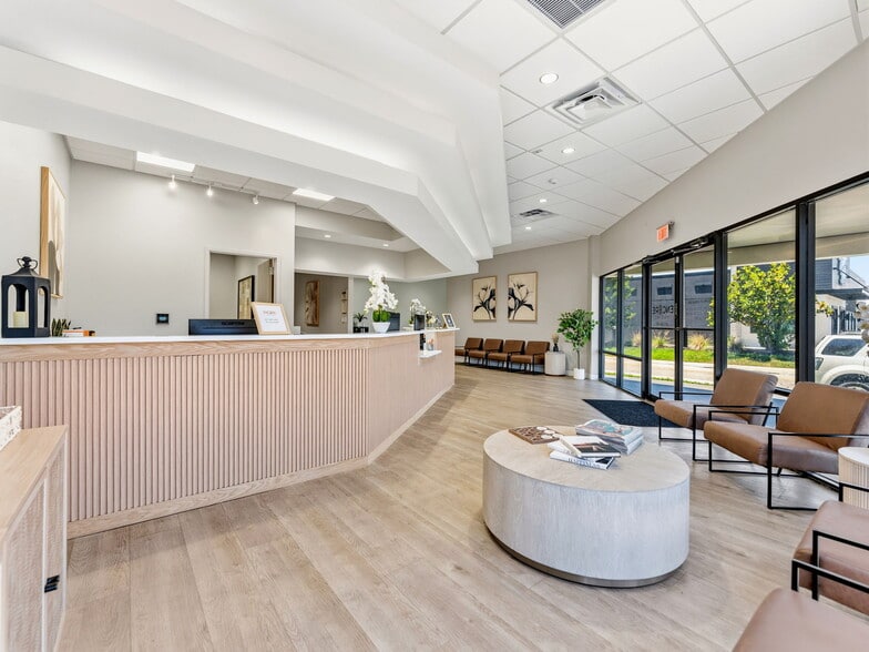 More Photos Of 418 N Dale Mabry Hwy, Tampa Freestanding For Sale