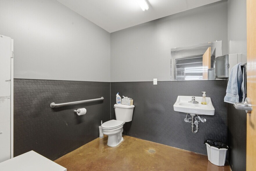 More Photos Of 9337 Commerce Center St, Highlands Ranch Showroom For Sale