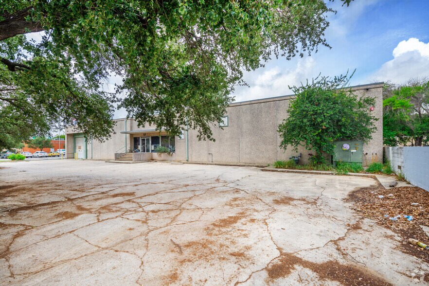Primary Photo Of 523 Urban Loop, San Antonio Warehouse For Lease