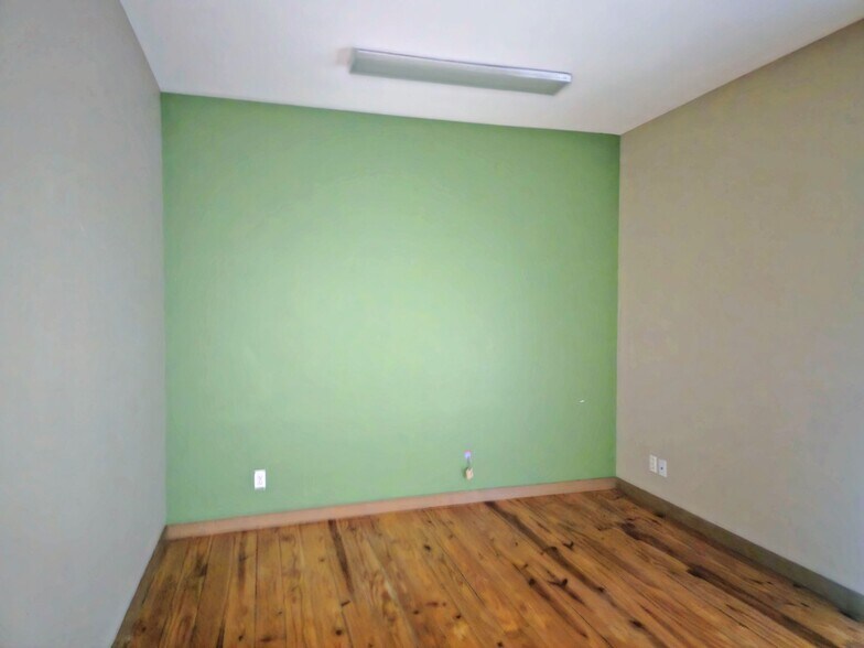 More Photos Of 1642 FM 2673, Canyon Lake Storefront Retail Office For Lease