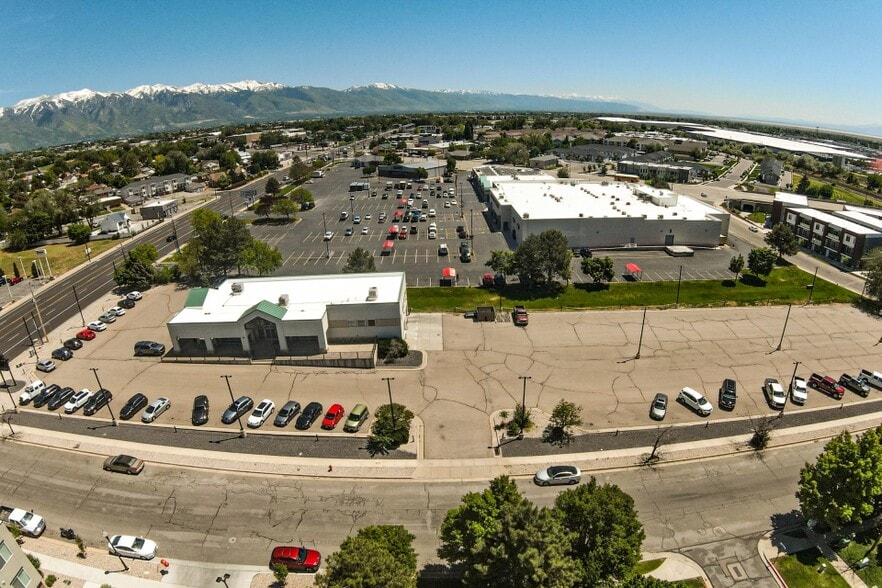 More Photos Of 562 S State St, Clearfield Auto Dealership For Sale