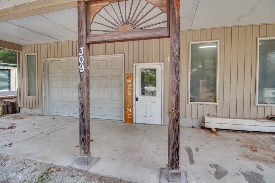 More Photos Of 309 N Market St, Grafton General Retail For Sale