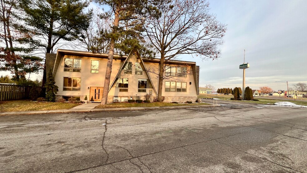 More Photos Of 2604 Sunnyside Dr, Cadillac Medical For Sale