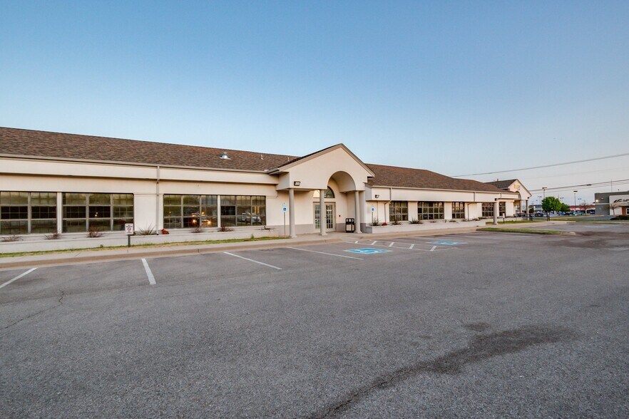 More Photos Of 416 SW 79th St, Oklahoma City Office For Sale