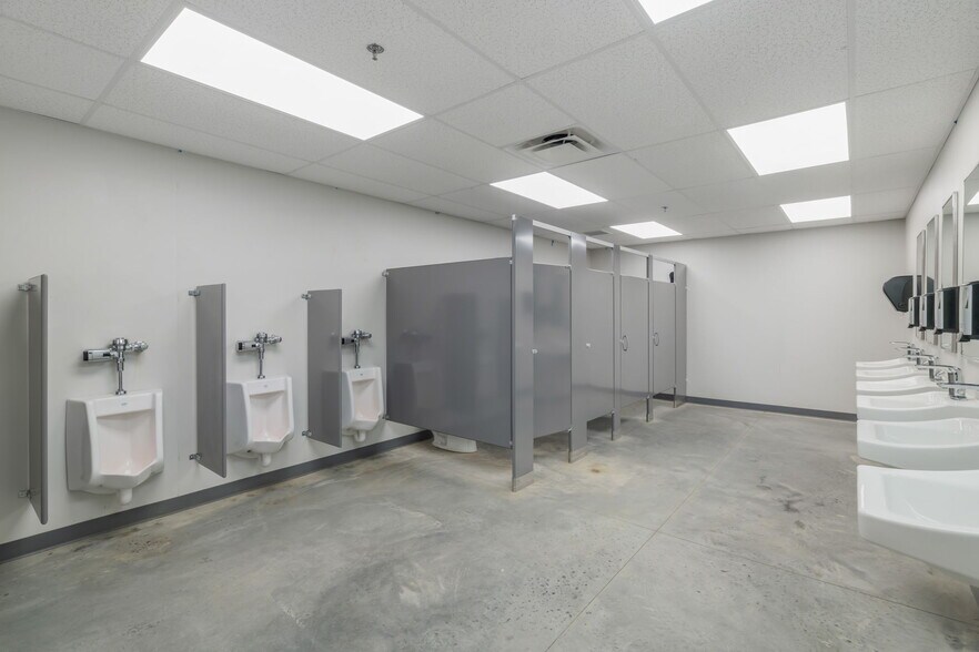 More Photos Of 2677 Huntington Park Dr, Loudon Warehouse For Lease