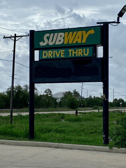 More Photos Of 6757 W Port Arthur Rd, Port Arthur Freestanding For Lease
