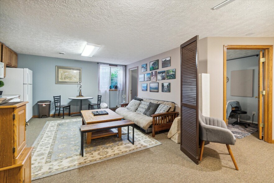 More Photos Of 701 E State St, Saint Johns Office For Sale