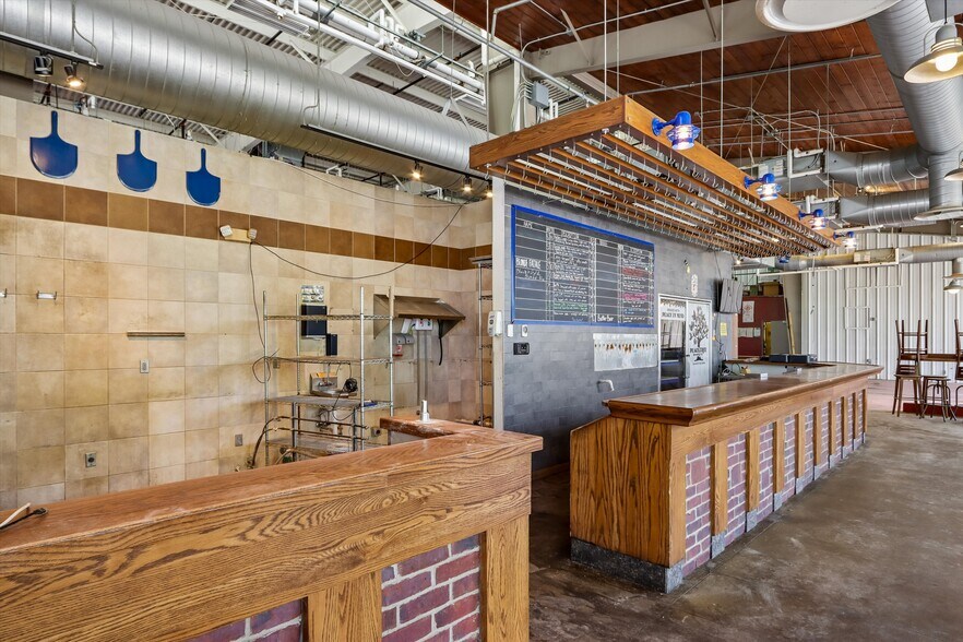 More Photos Of 903 Quarry Rd, Coralville Storefront For Sale