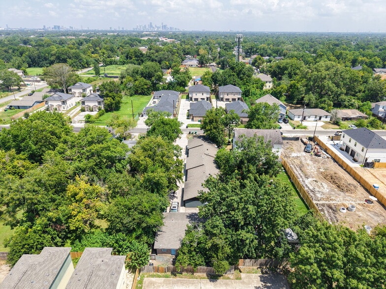 More Photos Of 5022 Mallow St, Houston Apartments For Sale