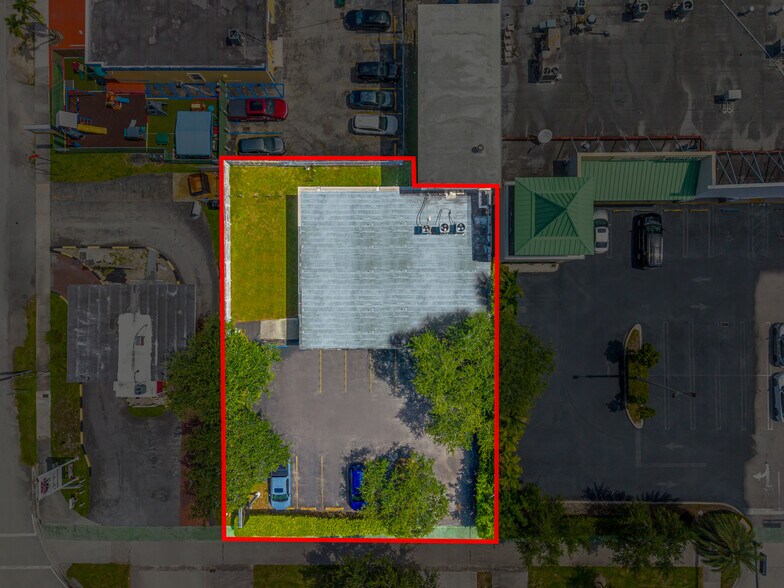 More Photos Of 9465 SW 56th St, Miami Freestanding For Sale