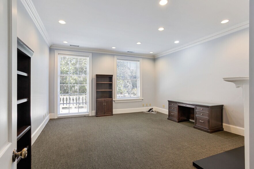 More Photos Of 1719 Abercorn St, Savannah Office Residential For Sale