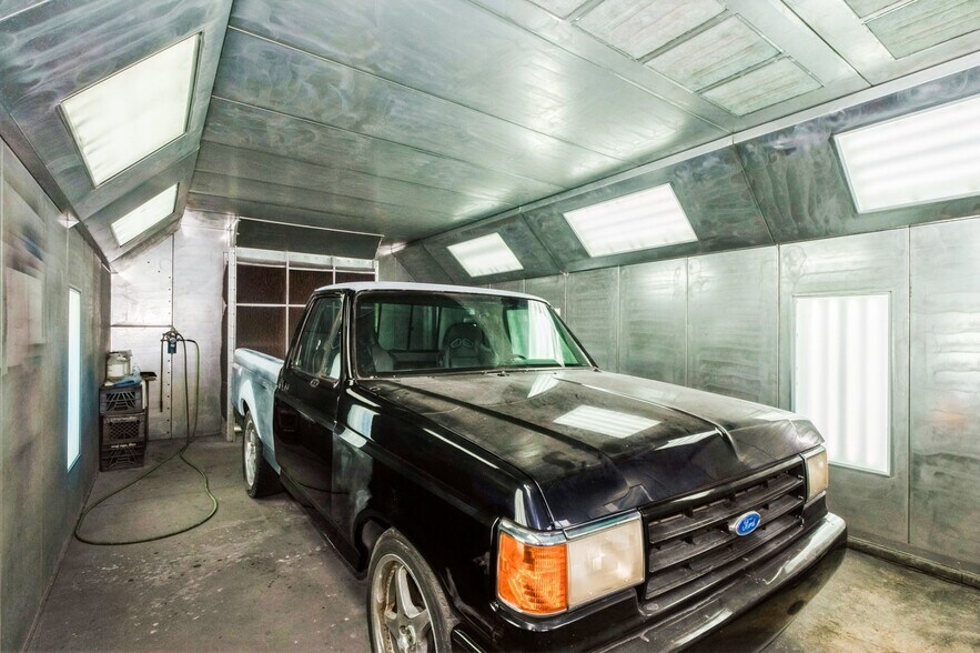 More Photos Of 2217 Farragut ave, Bristol Service For Sale