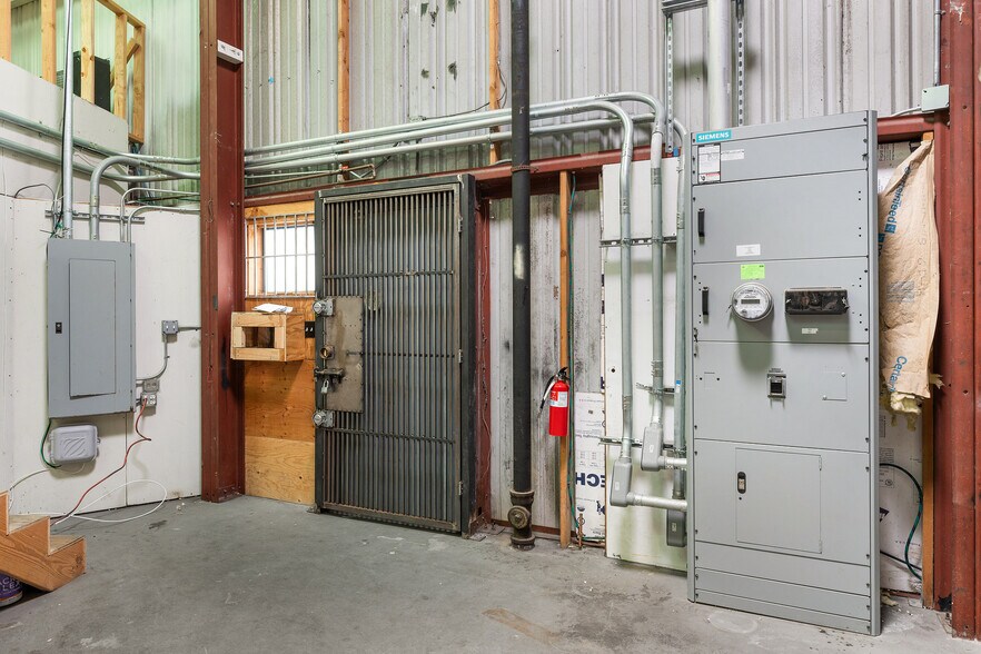 More Photos Of 57 Loomis St, San Francisco Warehouse For Lease