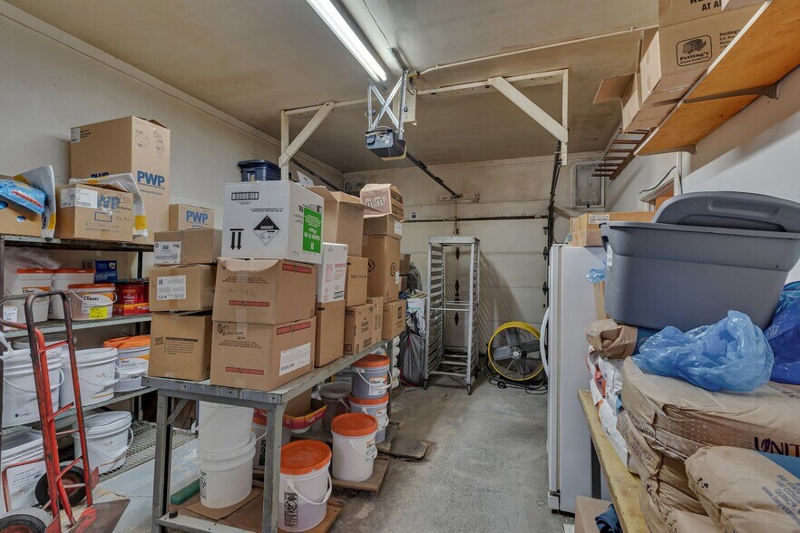 More Photos Of 531 Railroad Ave, Albany General Retail For Sale