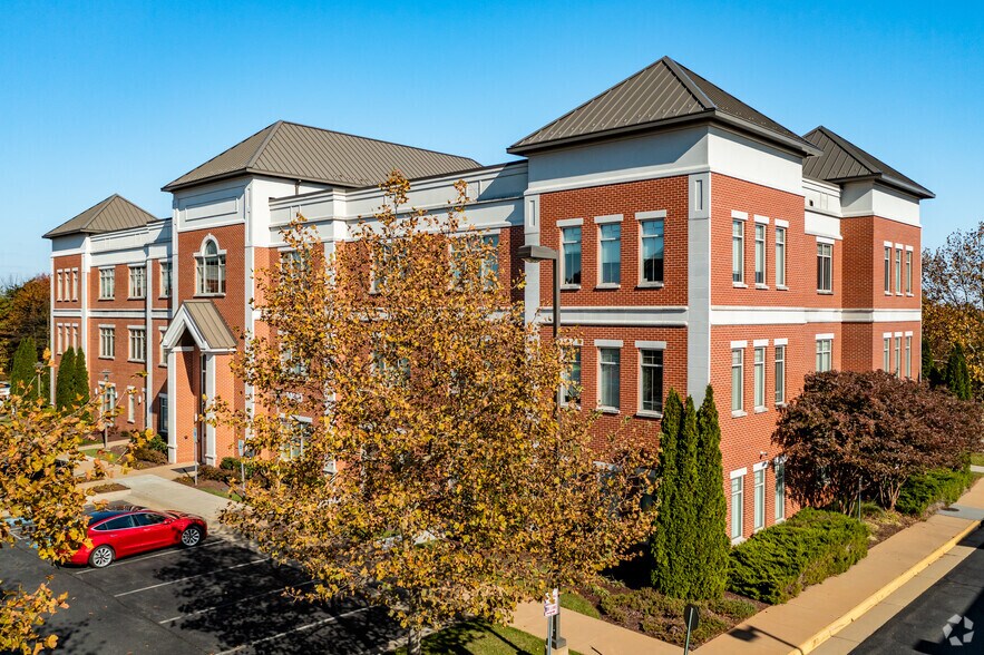 Primary Photo Of 19440 Golf Vista Plz, Lansdowne Medical For Lease