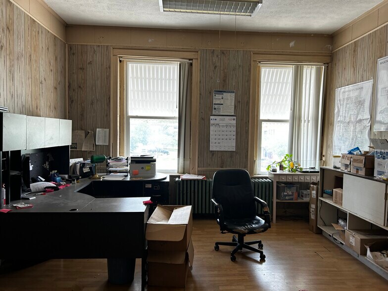 More Photos Of 600 Broadway St, Lincoln General Retail For Sale