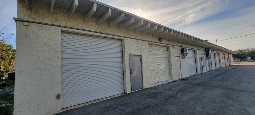 More Photos Of 6900 Barbour Rd, Riviera Beach Manufacturing For Lease