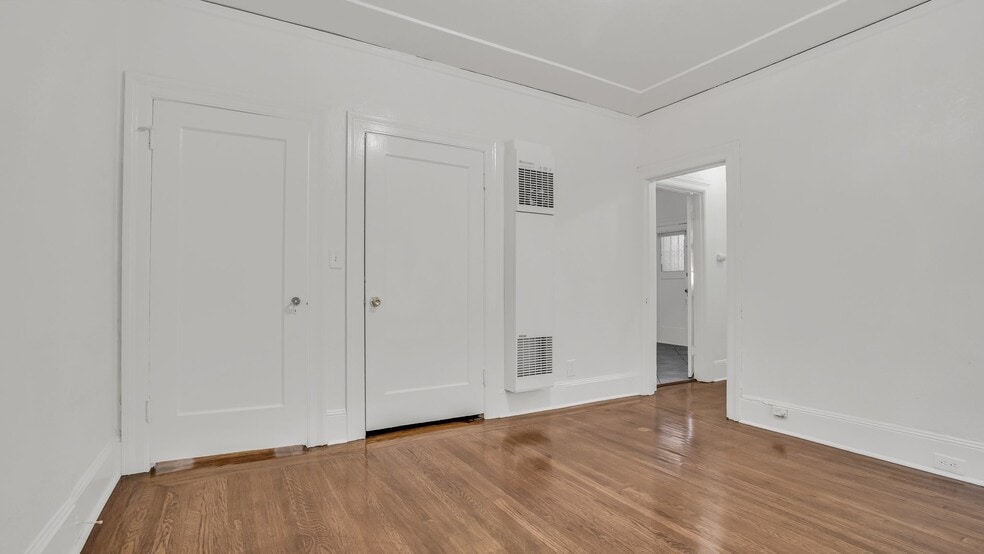 More Photos Of 1000 E 33rd St, Oakland Apartments For Sale