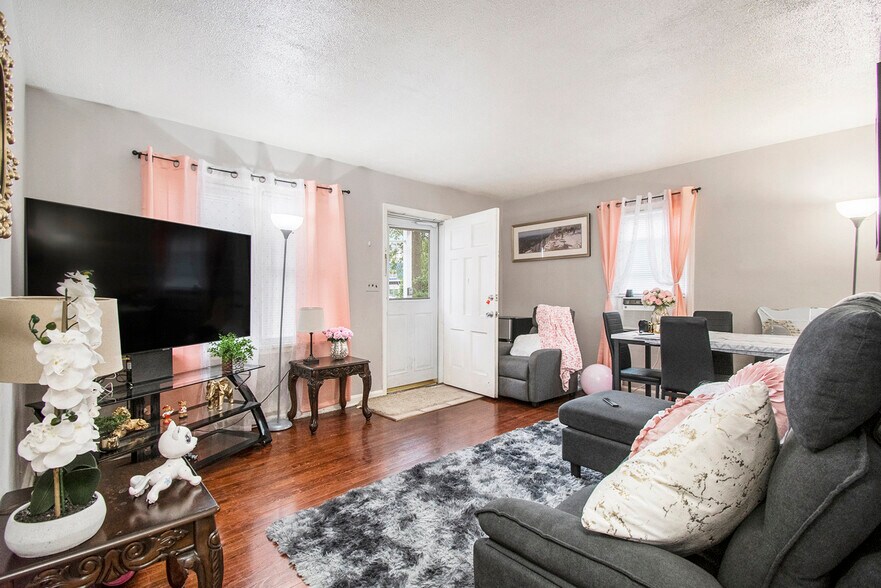 More Photos Of 121 N 35th Ave, Omaha Multifamily For Sale