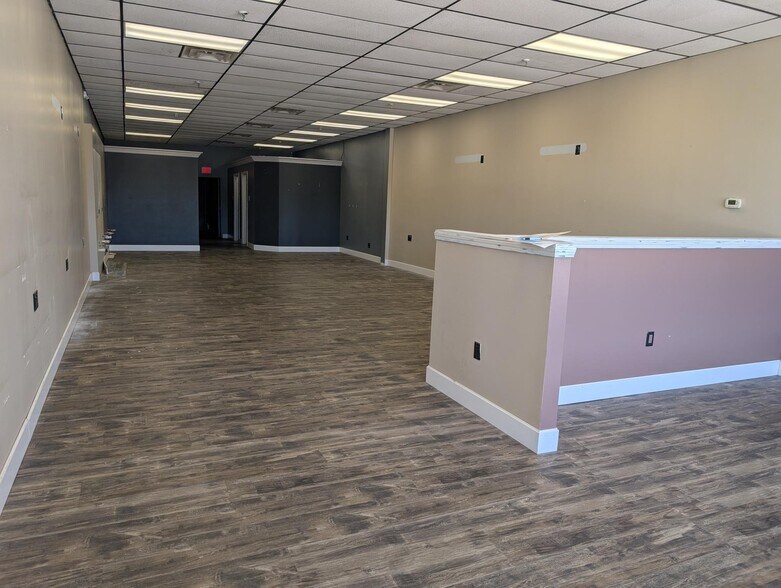 More Photos Of 935 S South St, Wilmington Unknown For Lease