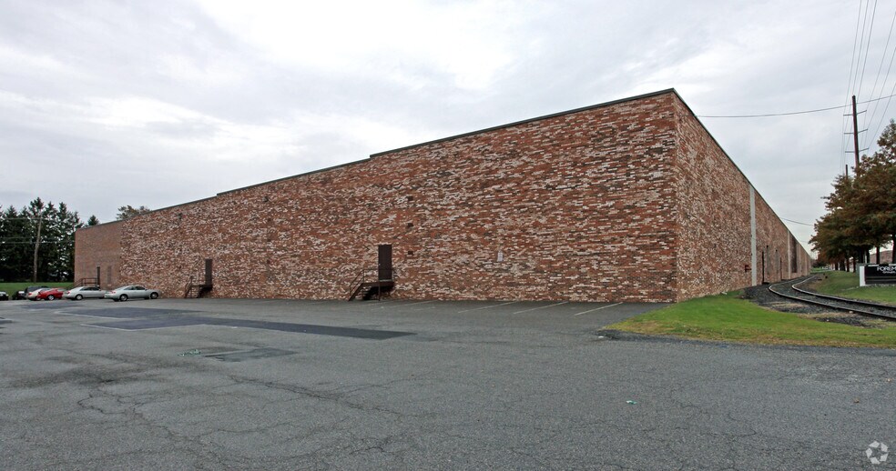 More Photos Of 906 Murray Rd, East Hanover Warehouse For Lease