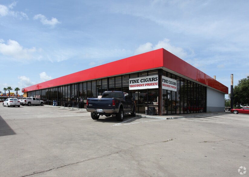 More Photos Of 10330 E I-10 Fwy, Baytown Freestanding For Sale