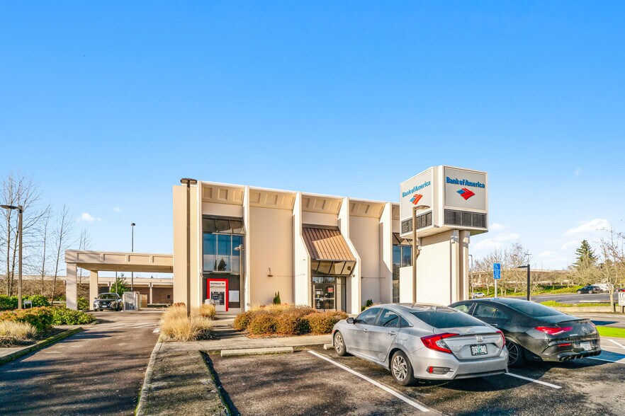 More Photos Of 10101 SW Washington Square Rd, Portland Bank For Lease