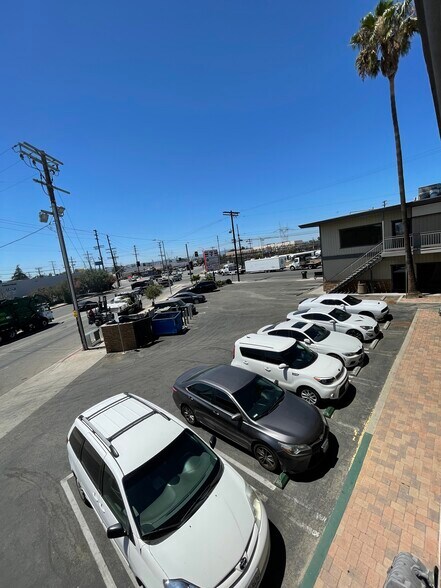 More Photos Of 8416 Lankershim Blvd, Sun Valley Office For Lease