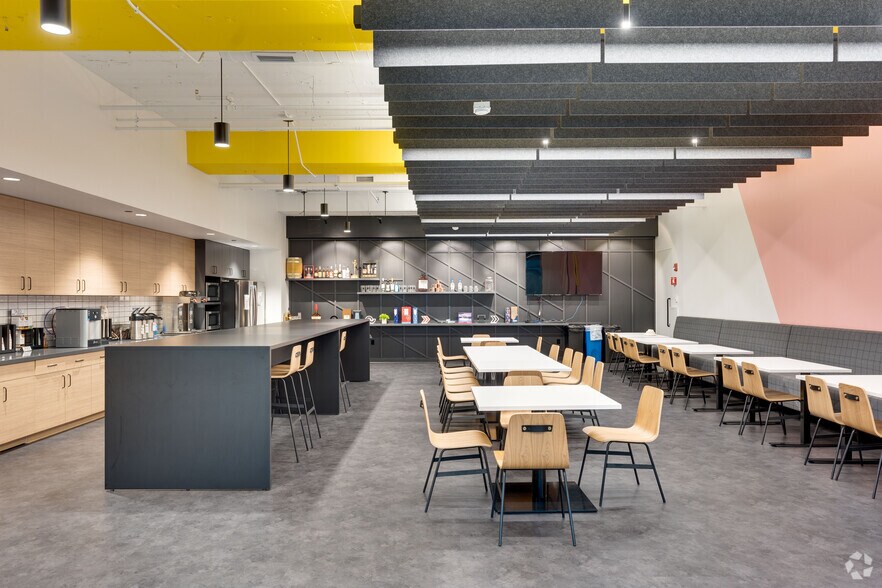 More Photos Of 203 N LaSalle St, Chicago Office For Lease