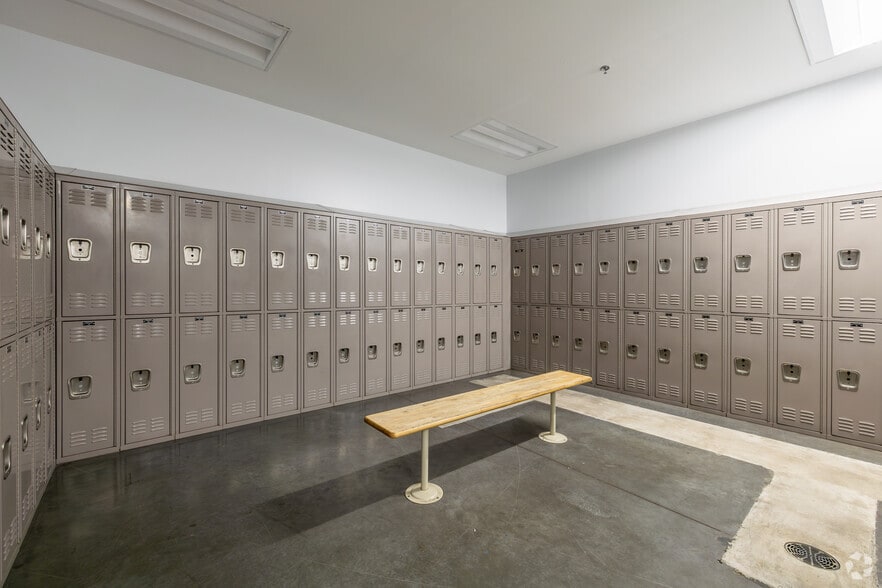 More Photos Of 12400 Presidents Ct, Jacksonville Warehouse For Lease