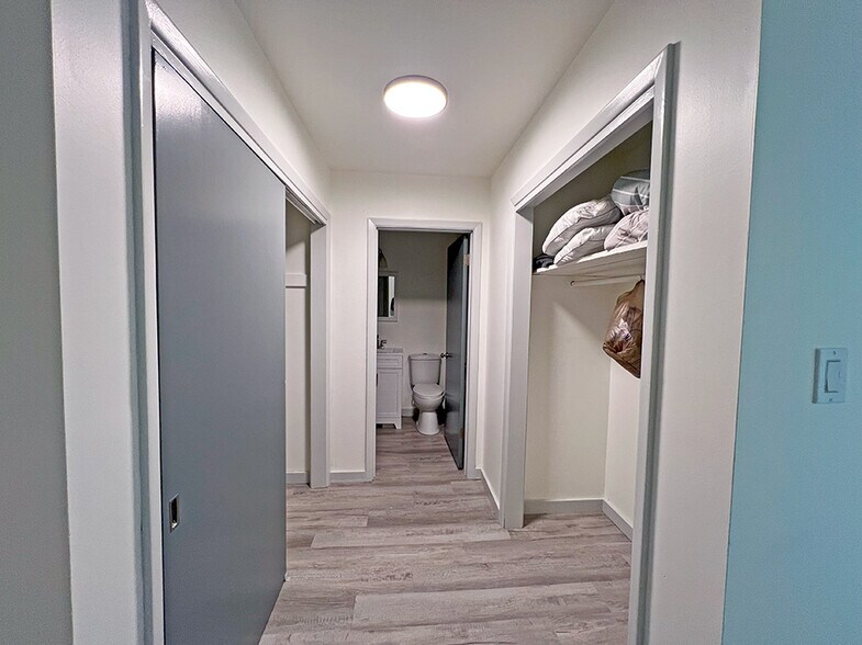 More Photos Of 334 W Main St, Decatur Flex For Sale