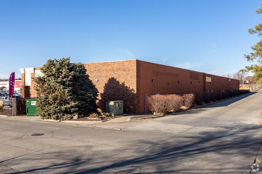 More Photos Of 2551-2587 S 177th Plz, Omaha Storefront Retail Office For Lease